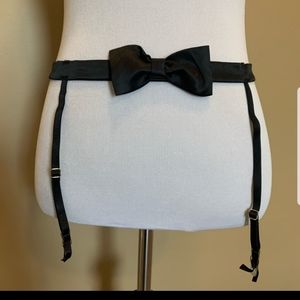 Victoria secret Garter  tuxedo Bow good condition